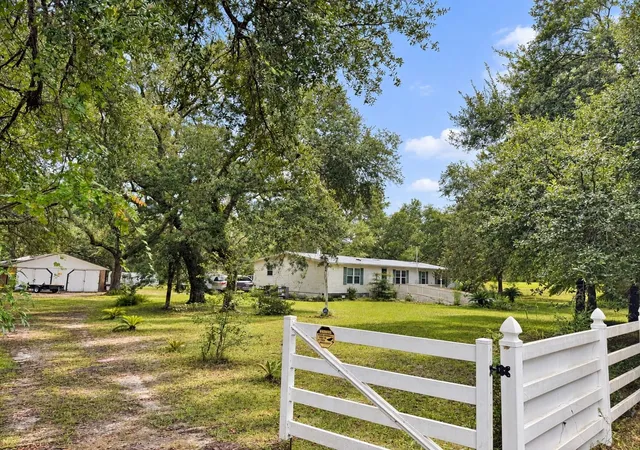 Photo 1 of Manufactured home for sale at 9190 Sw 156th Place, Dunnellon, FL 34432 | MLS# O6448022 | Listing updated on 2026-10-08