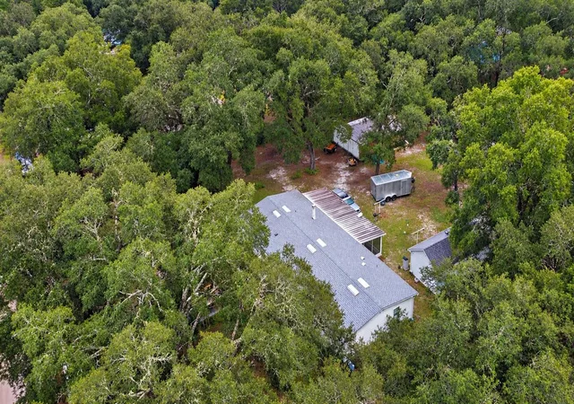 Photo 3 of Manufactured home for sale at 9190 SW 156th Place, Dunnellon, FL 34432 | MLS# O6448022 | Listing updated on 2026-10-08