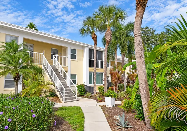 Photo 3 of Condo for sale at 421 Cerromar Ter #469, Venice, FL 34293 | MLS# A4708805 | Listing updated on 2026-10-08