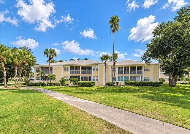 Photo 4 of Condo for sale at 421 Cerromar Ter #469, Venice, FL 34293 | MLS# A4708805 | Listing updated on 2026-10-08