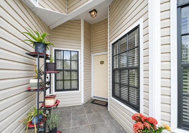 Photo 3 of House for sale at 136 Juniper Way, Tavares, FL 32778 | MLS# O6448024 | Listing updated on 2026-10-08
