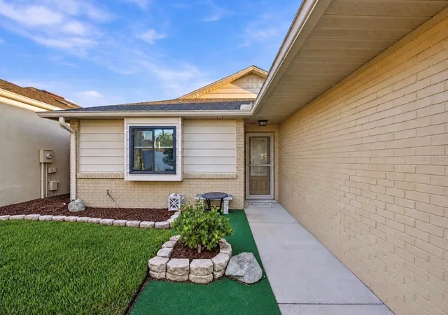 Photo 1 of House for sale at 5013 SE 108th Place, Belleview, FL 34420 | MLS# OM733624 | Listing updated on 2026-10-22