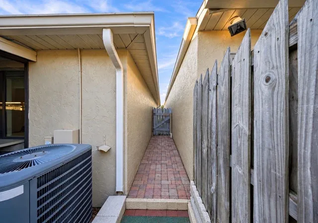 Photo 2 of House for sale at 5013 SE 108th Place, Belleview, FL 34420 | MLS# OM733624 | Listing updated on 2026-10-22