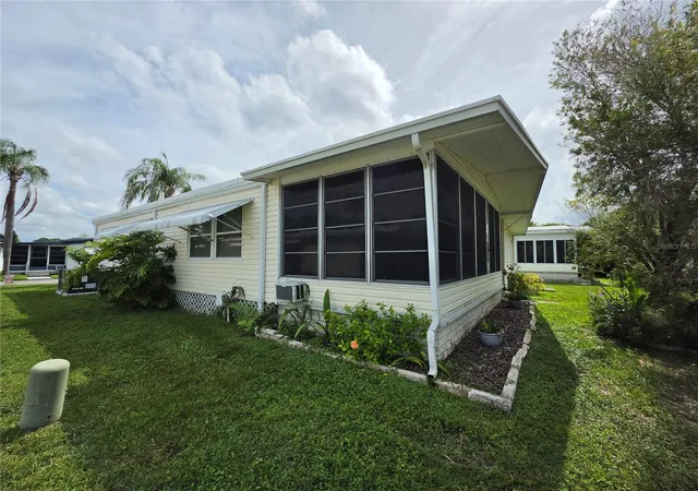 Photo 3 of Manufactured home for sale at 5293 Poinciana Cir, New Port Richey, FL 34653 | MLS# W7890166 | Listing updated on 2026-10-08