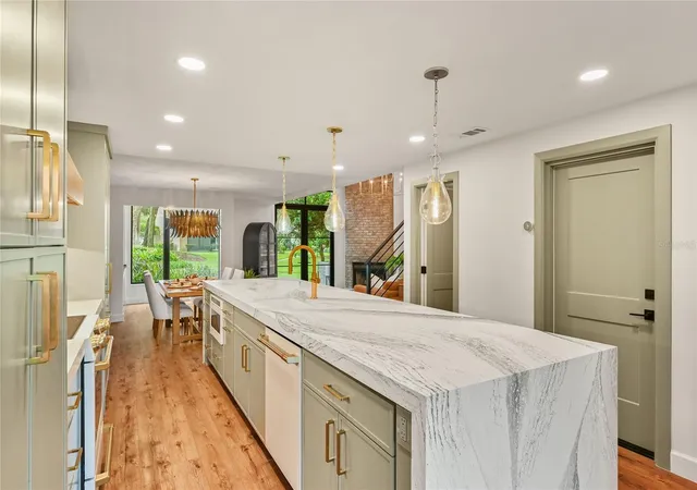 Photo 4 of Condo for sale at 219 Quayside Cir #B9, Maitland, FL 32751 | MLS# O6448045 | Listing updated on 2026-10-09