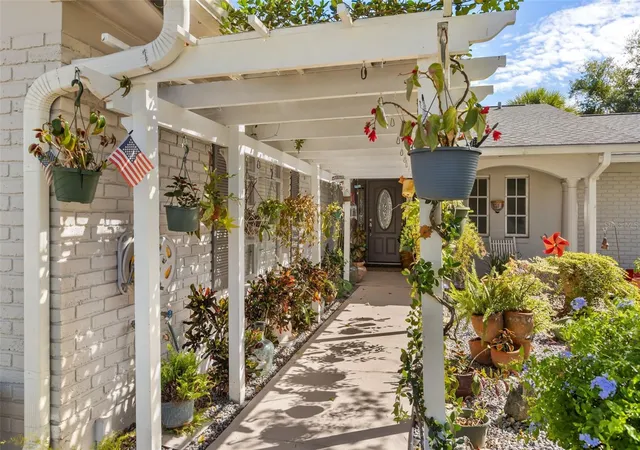 Photo 3 of Single family home for sale at 623 Green Meadow Ave, Maitland, FL 32751 | MLS# O6448059 | Listing updated on 2026-10-08