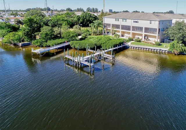 Photo 2 of Townhouse for sale at 1146 Venetian Harbor Dr NE, Saint Petersburg, FL 33702 | MLS# TB8555860 | Listing updated on 2026-10-08