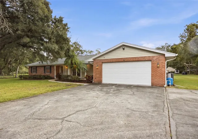 Photo 3 of Single family home for sale at 17501 Lakeshore Rd, Land O' Lakes, FL 33558 | MLS# TB8555861 | Listing updated on 2026-10-20