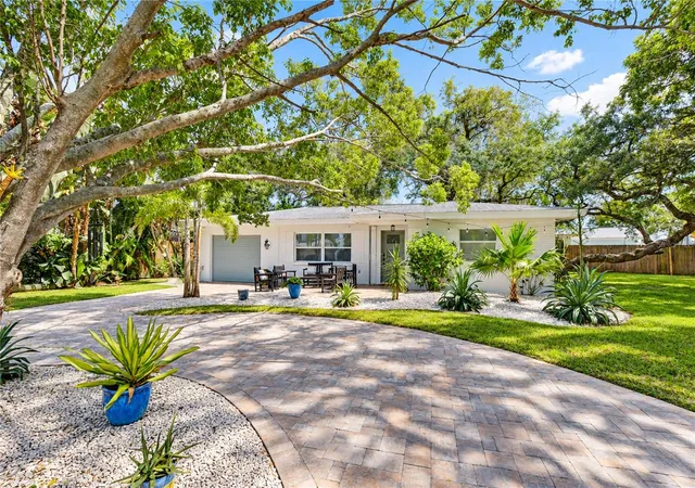 Photo 1 of Single family home for sale at 200 Lagoon Dr, Palm Harbor, FL 34683 | MLS# TB8555862 | Listing updated on 2026-10-09