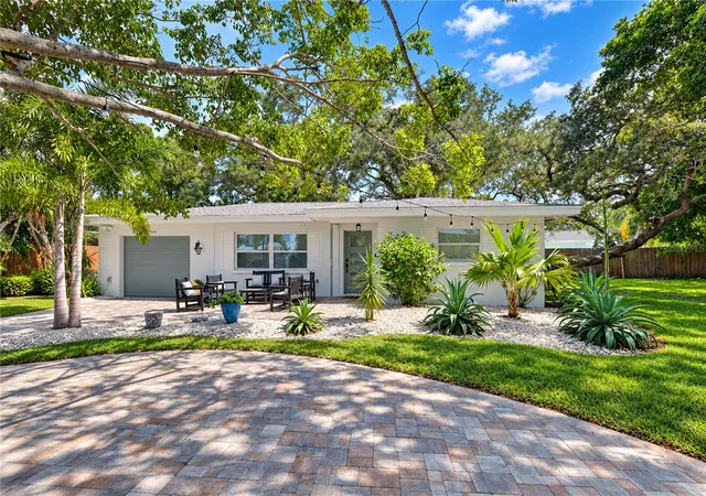 Photo 2 of Single family home for sale at 200 Lagoon Dr, Palm Harbor, FL 34683 | MLS# TB8555862 | Listing updated on 2026-10-09