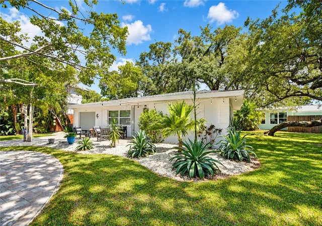 Photo 3 of Single family home for sale at 200 Lagoon Dr, Palm Harbor, FL 34683 | MLS# TB8555862 | Listing updated on 2026-10-09