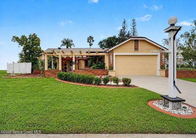 Photo 2 of Single family home for sale at 2931 Jeanette Cvs, Oviedo, FL 32765 | MLS# O6448063 | Listing updated on 2026-10-10