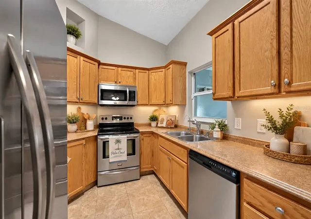 Photo 3 of Single family home for sale at 39 Fischer Ln, Palm Coast, FL 32137 | MLS# FC321985 | Listing updated on 2026-10-08