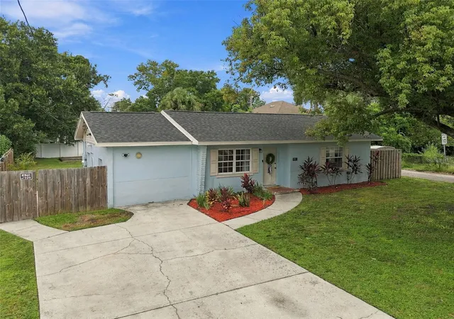 Photo 2 of Single family home for sale at 806 N Gomez Ave, Tampa, FL 33609 | MLS# V4951696 | Listing updated on 2026-10-08