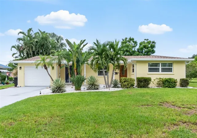 Single family home for sale at 912 Church St, VENICE, FL 34285 | MLS# A4708832