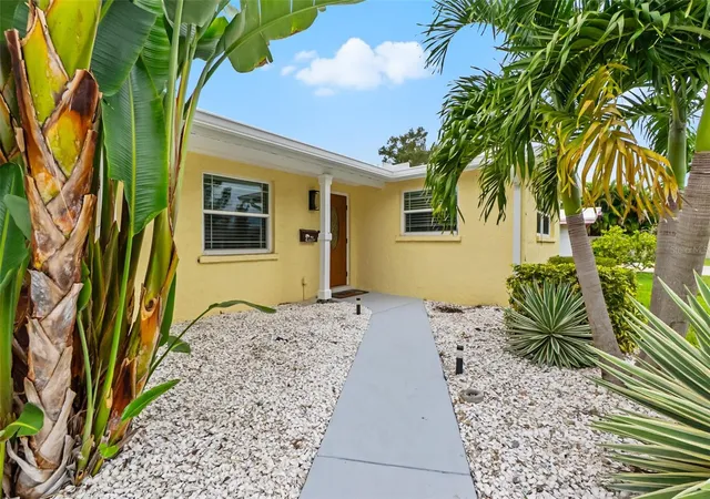 Photo 2 of Single family home for sale at 912 Church St, Venice, FL 34285 | MLS# A4708832 | Listing updated on 2026-10-08