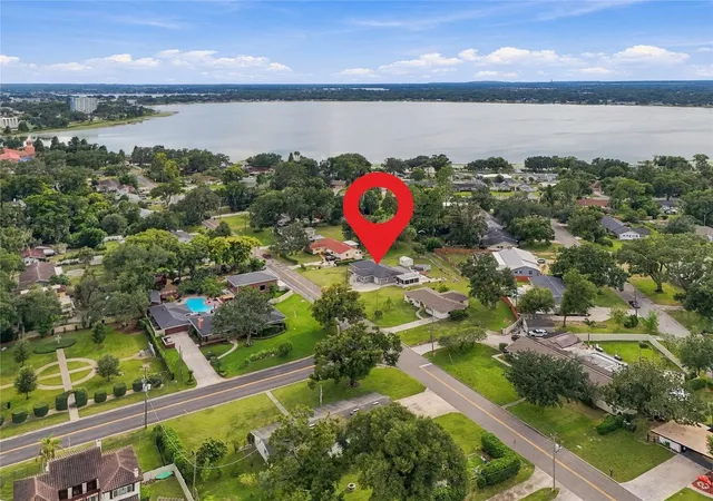 Photo 2 of Single family home for sale at 1075 8th Street NW, Winter Haven, FL 33881 | MLS# TB8555884 | Listing updated on 2026-10-08