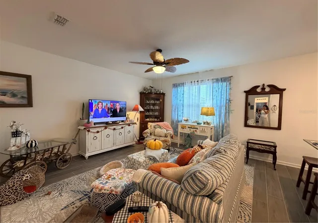 Photo 10 of Townhouse for sale at 10606 Words Dr, WINTER GARDEN, FL 34787 | MLS# O6448083 | Listing updated on 2026-10-22