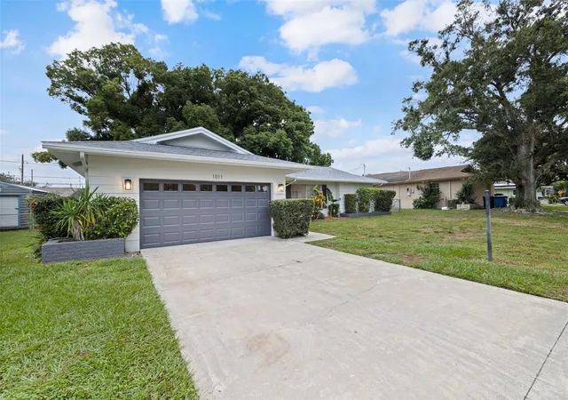 Photo 2 of Single family home for sale at 1011 Macrae Ave, Clearwater, FL 33755 | MLS# O6448087 | Listing updated on 2026-10-08