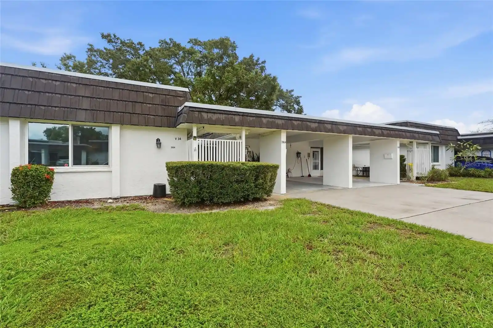 Listing Photo 2 - Condo for sale in 3964 Ashwood Ln located at 3964 Ashwood Ln, SARASOTA, FL 34232 - Unit #34