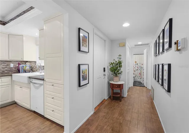 Listing Photo 5 - Condo for sale in building located at 3964 Ashwood Ln, SARASOTA, FL 34232 - Unit #34