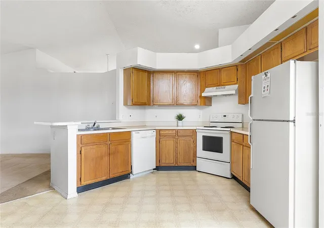 Photo 4 of Single family home for sale at 1620 Brook Holw Dr, Orlando, FL 32824 | MLS# O6448094 | Listing updated on 2026-10-08
