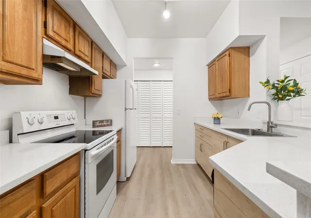 Photo 4 of Condo for sale at 6025 Westgate Dr #2518, Orlando, FL 32835 | MLS# S5159084 | Listing updated on 2026-10-09