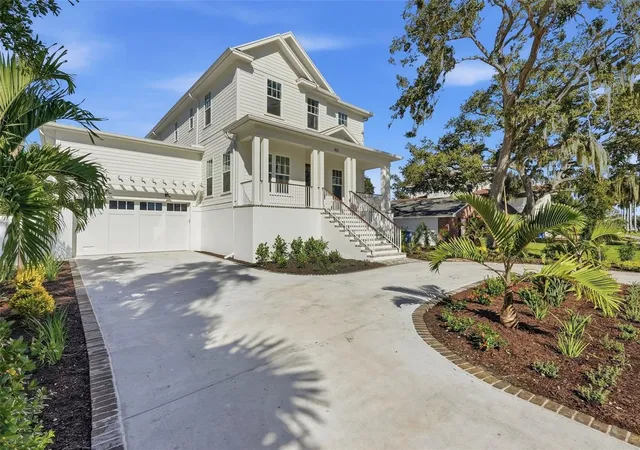 Photo 1 of Single family home for sale at 822 Snell Isle Blvd Ne, Saint Petersburg, FL 33704 | MLS# TB8555920 | Listing updated on 2026-10-17