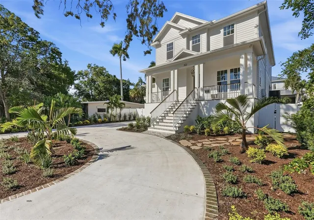 Photo 3 of Single family home for sale at 822 Snell Isle Blvd Ne, Saint Petersburg, FL 33704 | MLS# TB8555920 | Listing updated on 2026-10-17