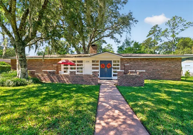 Photo 1 of Sale Pending at 1316 Nw 31st Street, Gainesville, FL 32605 | MLS# GC544031 | Listing updated on 2026-10-18