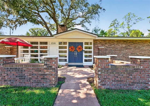 Photo 2 of Sale Pending at 1316 Nw 31st Street, Gainesville, FL 32605 | MLS# GC544031 | Listing updated on 2026-10-18