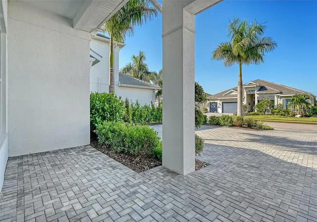 Photo 4 of Single family home for sale at 8207 Nevis Run, Bradenton, FL 34202 | MLS# A4708847 | Listing updated on 2026-10-20