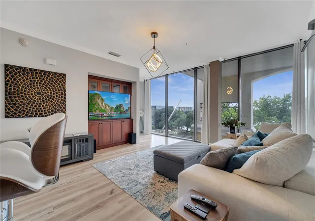 Photo 2 of Condo for sale at 151 E Washington St #5A, Orlando, FL 32801 | MLS# O6448118 | Listing updated on 2026-10-12