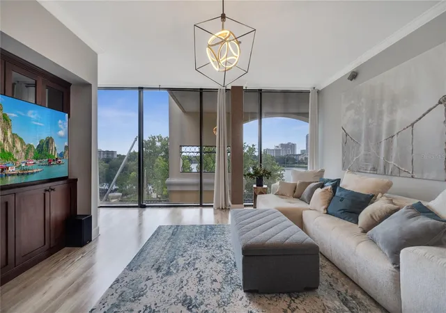 Photo 3 of Condo for sale at 151 E Washington St #5A, Orlando, FL 32801 | MLS# O6448118 | Listing updated on 2026-10-12