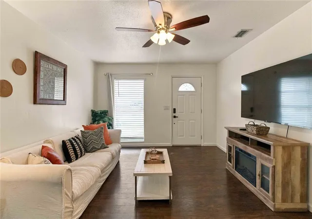 Photo 4 of Single family home for sale at 6339 S Lansdale Cir, Tampa, FL 33616 | MLS# TB8555945 | Listing updated on 2026-10-08