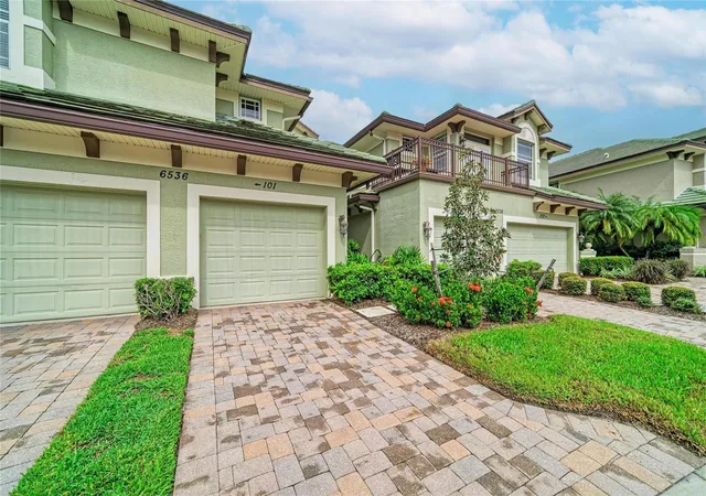 Listing Photo 4 - Condo for sale in building located at 6536 Moorings Pt Cir, LAKEWOOD RANCH, FL 34202 - Unit #101