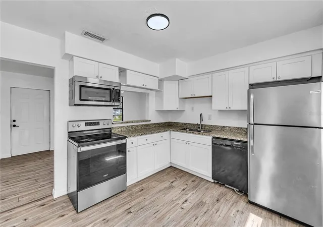Photo 4 of Single family home for sale at 218 6th Jpv St, Winter Haven, FL 33880 | MLS# P4940098 | Listing updated on 2026-10-08