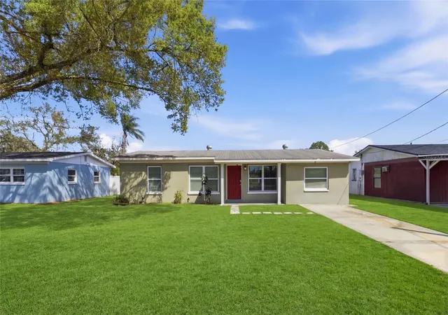 Photo 2 of Single family home for sale at 8609 Chinaberry Dr, Tampa, FL 33637 | MLS# TB8555959 | Listing updated on 2026-10-22