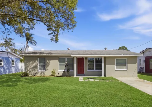 Photo 3 of Single family home for sale at 8609 Chinaberry Dr, Tampa, FL 33637 | MLS# TB8555959 | Listing updated on 2026-10-22