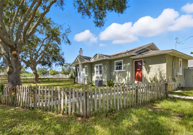 Photo 1 of Single family home for sale at 4701 Haines Rd N, Saint Petersburg, FL 33714 | MLS# TB8555962 | Listing updated on 2026-10-22