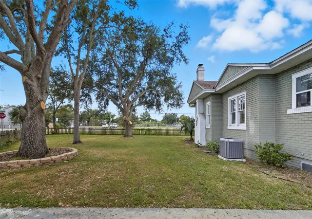 Photo 4 of Single family home for sale at 4701 Haines Rd N, Saint Petersburg, FL 33714 | MLS# TB8555962 | Listing updated on 2026-10-22