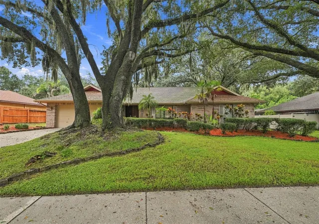 Photo 3 of Single family home for sale at 2609 Manor Oak Dr, Valrico, FL 33596 | MLS# TB8555973 | Listing updated on 2026-10-13
