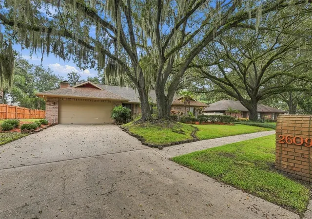 Photo 3 of Single family home for sale at 2609 Manor Oak Dr, Valrico, FL 33596 | MLS# TB8555973 | Listing updated on 2026-10-13
