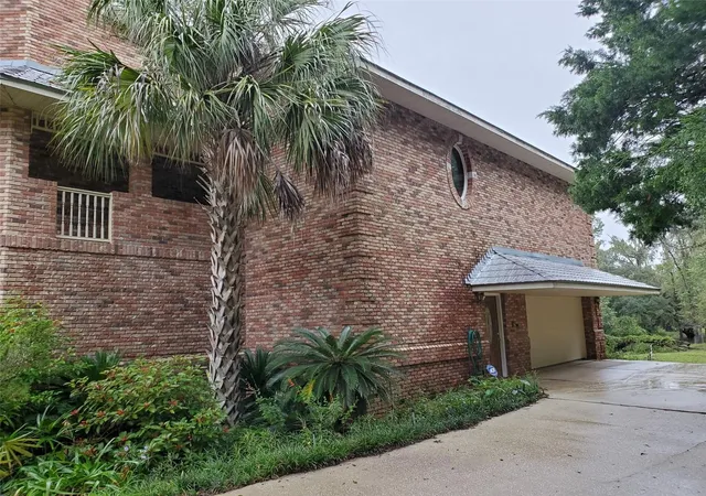 Photo 3 of Single family home for sale at 5422 Cyril Dr, Dade City, FL 33523 | MLS# W7890176 | Listing updated on 2026-10-10