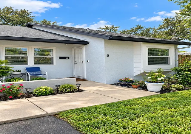 Photo 2 of Condo for sale at 366 47th Avenue N #5, Saint Petersburg, FL 33703 | MLS# TB8555975 | Listing updated on 2026-10-21