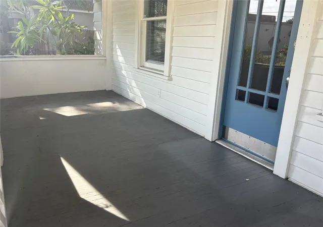 Photo 3 of Single family home for sale at 833 11th Avenue N, Saint Petersburg, FL 33701 | MLS# TB8555980 | Listing updated on 2026-10-08