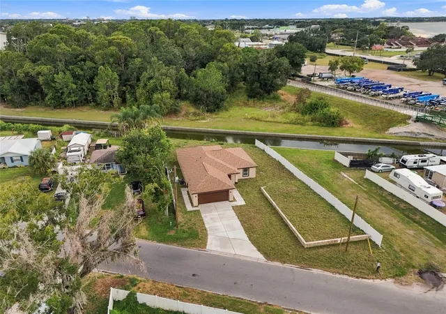 Photo 3 of Single family home for sale at 1097 Carefree Cvs Dr, Winter Haven, FL 33881 | MLS# S5159095 | Listing updated on 2026-10-08