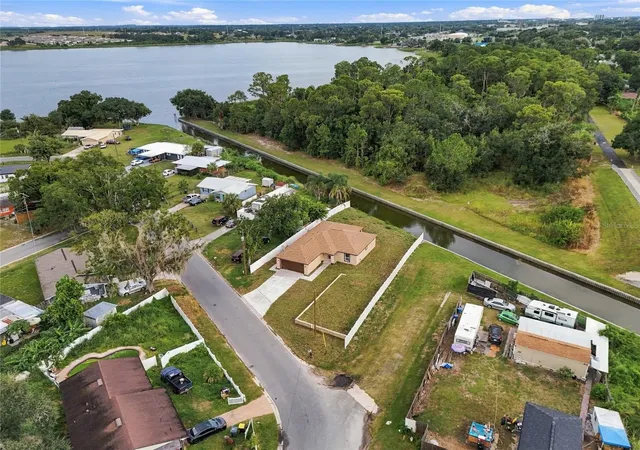 Photo 4 of Single family home for sale at 1097 Carefree Cvs Dr, Winter Haven, FL 33881 | MLS# S5159095 | Listing updated on 2026-10-08