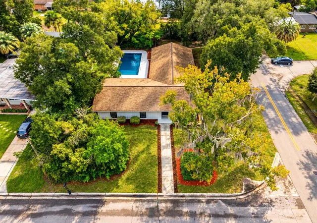Photo 2 of Single family home for sale at 501 Camelia Ln, Deland, FL 32724 | MLS# O6448174 | Listing updated on 2026-10-08