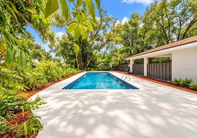 Photo 3 of Single family home for sale at 501 Camelia Ln, Deland, FL 32724 | MLS# O6448174 | Listing updated on 2026-10-08
